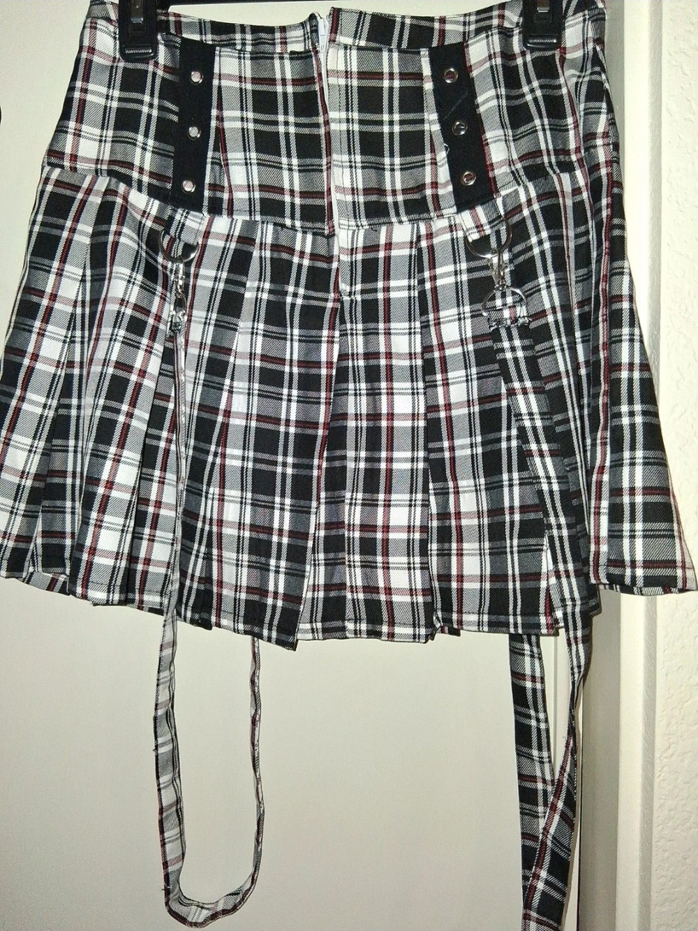 Hot Topic Black, White & Red Plaid Pleated Mini Skirt - Picture 3 of 3